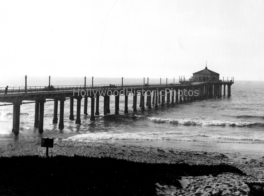 Manhattan Beach Pier 1946 WM.jpg